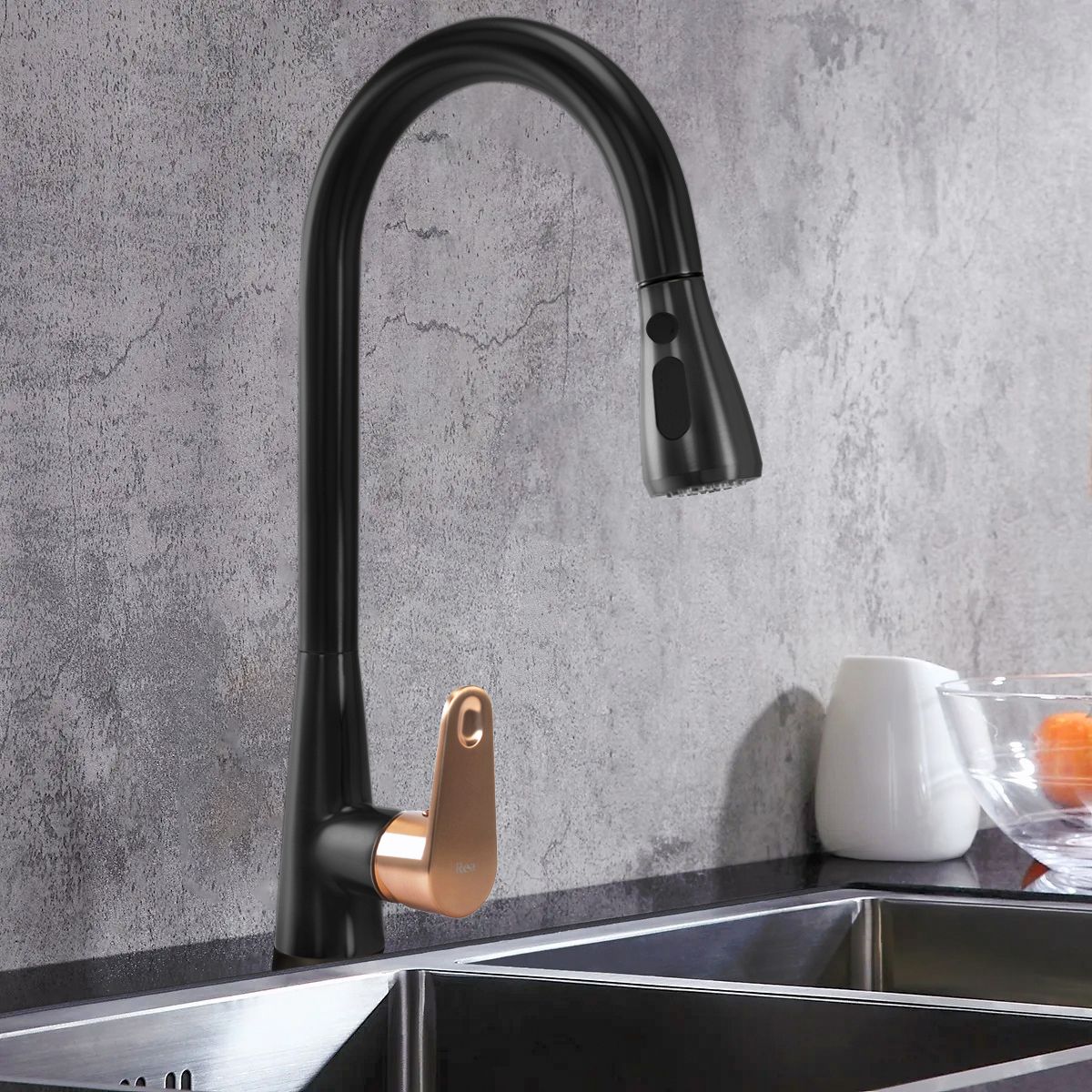 Keukenkraan Rea Mild Black/Rose Gold