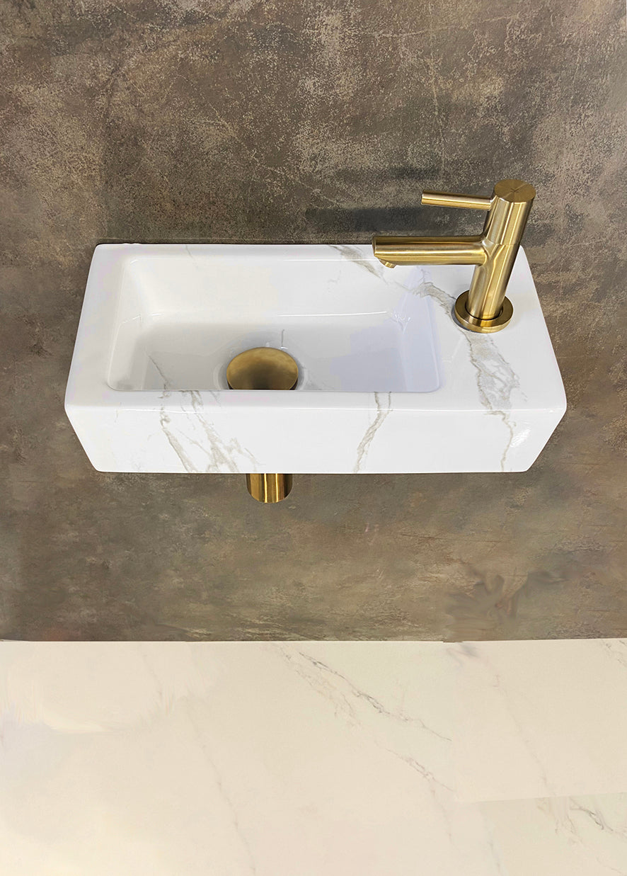 Fonteinset Rhea S mini met fontein rechts carrara, kraan, sifon en afvoerplug geborsteld messing – Wiesbaden – Geborsteld Messing – Complete fonteinsets | Dealplein