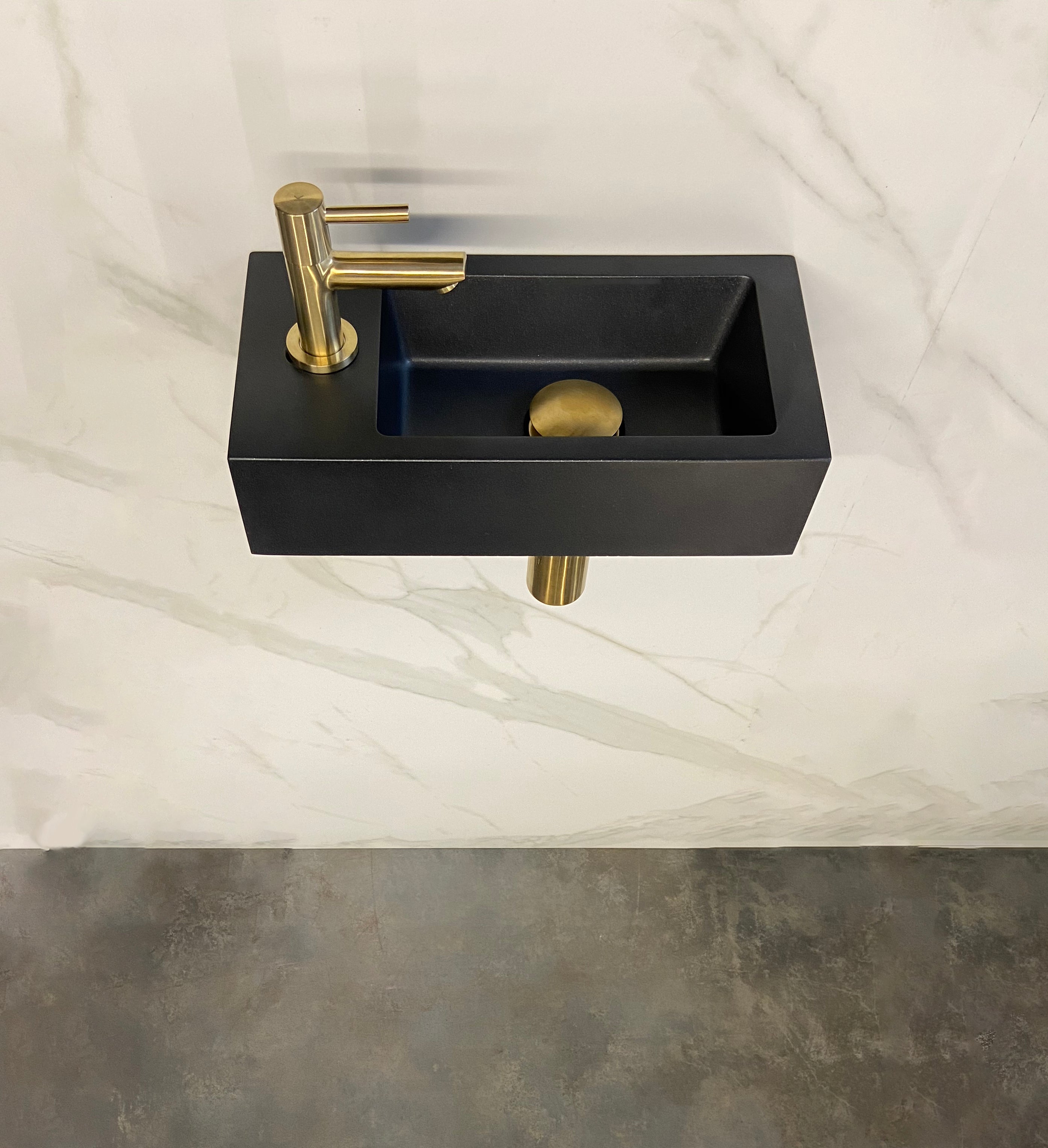 Fonteinset Rhea S mini met fontein links quartz, kraan, sifon en afvoerplug geborsteld messing – Wiesbaden – Geborsteld Messing – Complete fonteinsets | Dealplein