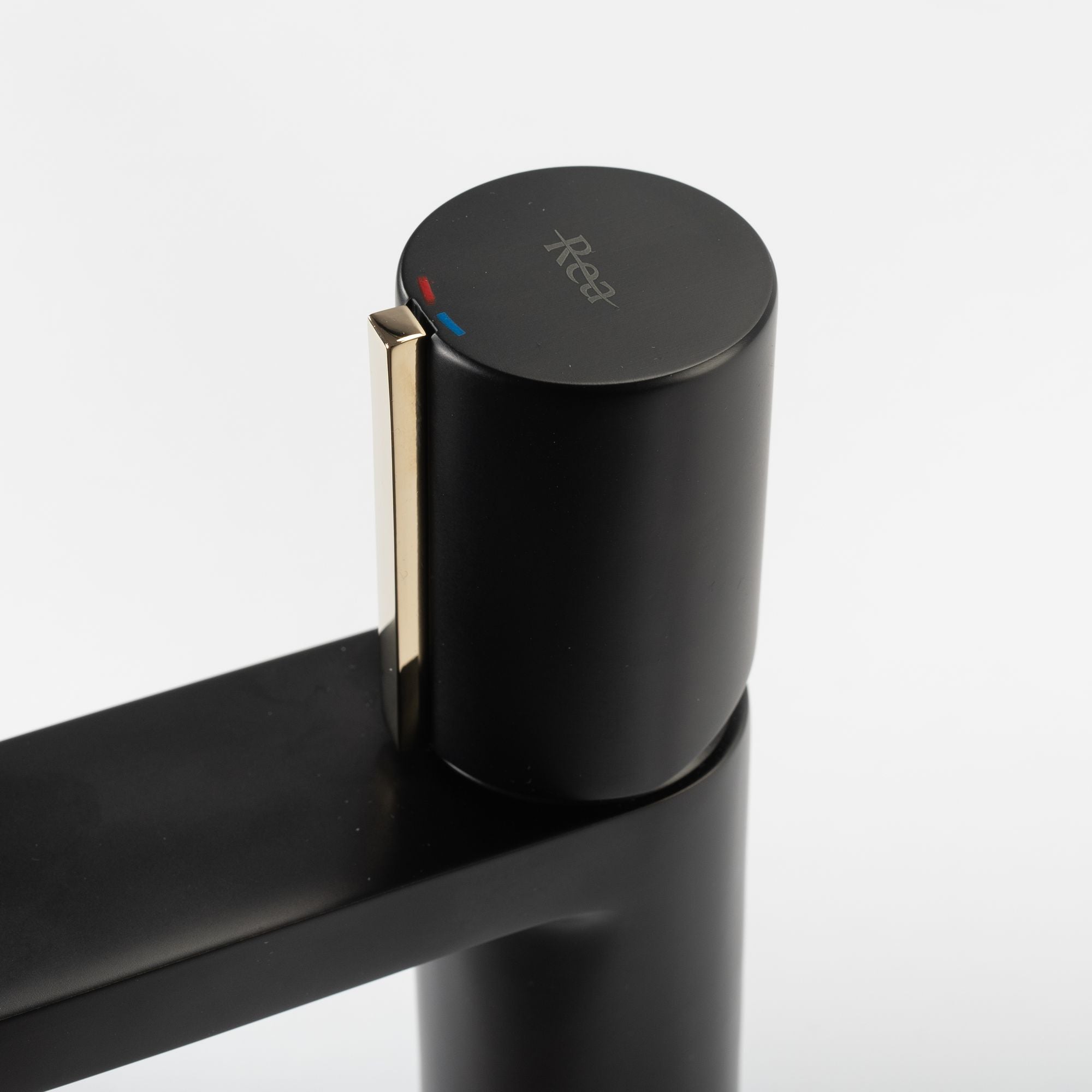 Wastafelkraan Rea Icon Black/Gold Low