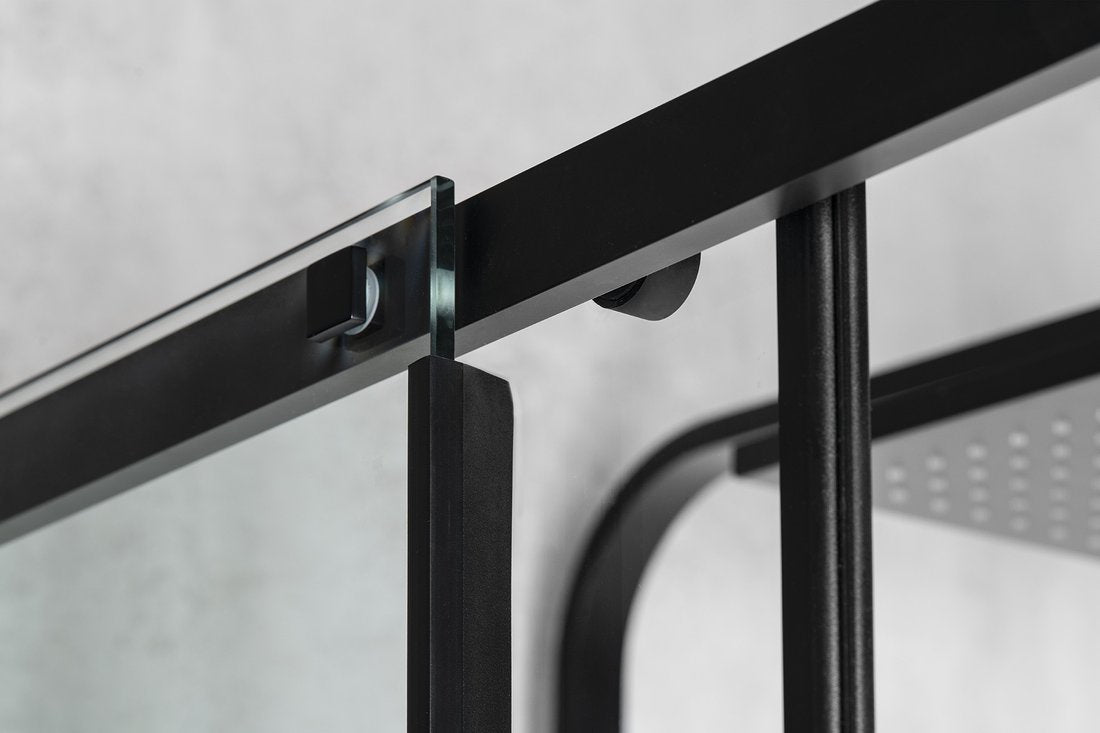 Detail van glas en zwart van Altis douchecabine