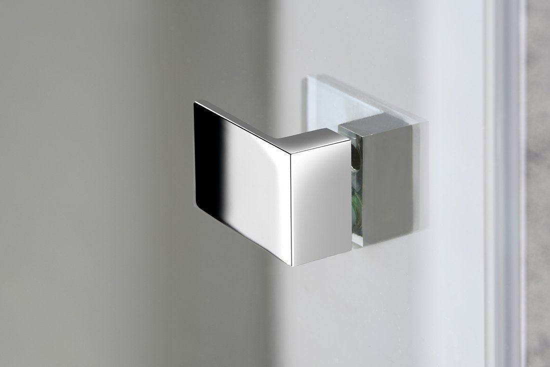 Detail van glas en chroom van Polysan Rechthoek douchecabine