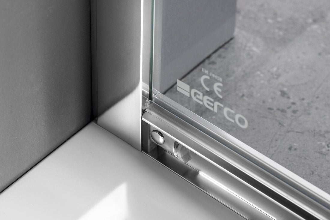 Detail van glas en chroom van Sigma Simply Quadrant R550 douchecabine
