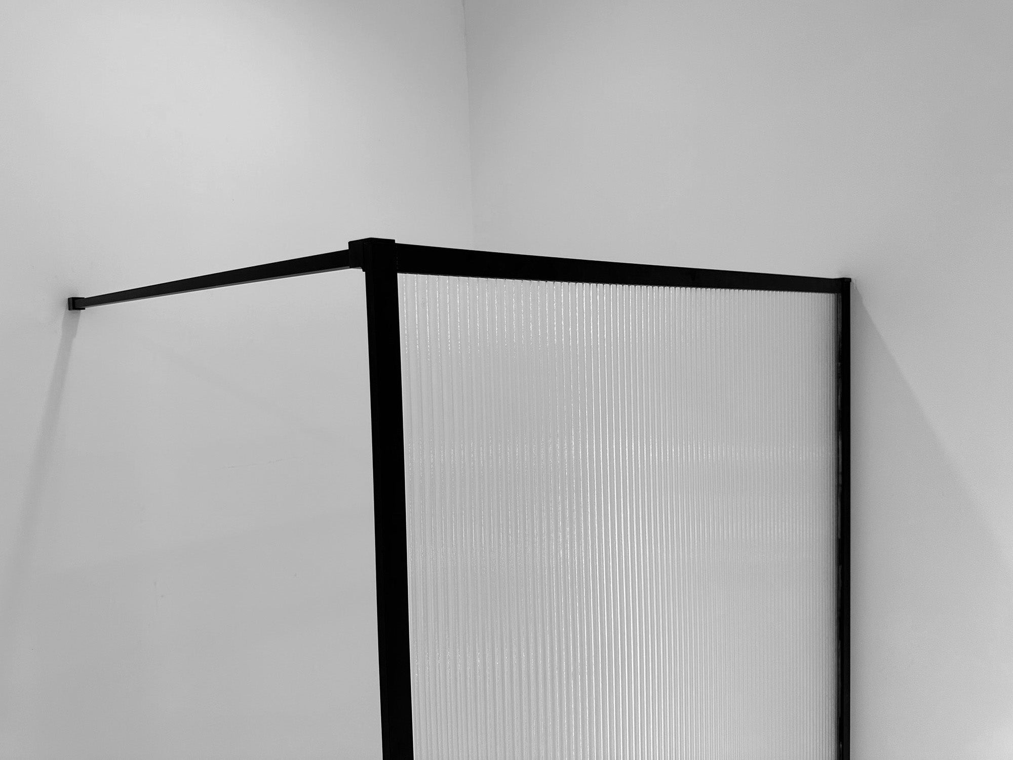 Wiesbaden Square inloopdouche 1000 x 2000 x 8 mm nano geribbeld helder glas/mat zwart