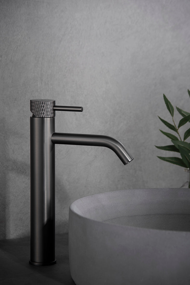 Ribbd XL wastafelkraan hoog met coldstart gunmetal PVD – Wiesbaden – Gun Metal – Hoge Wastafelkraan | Dealplein