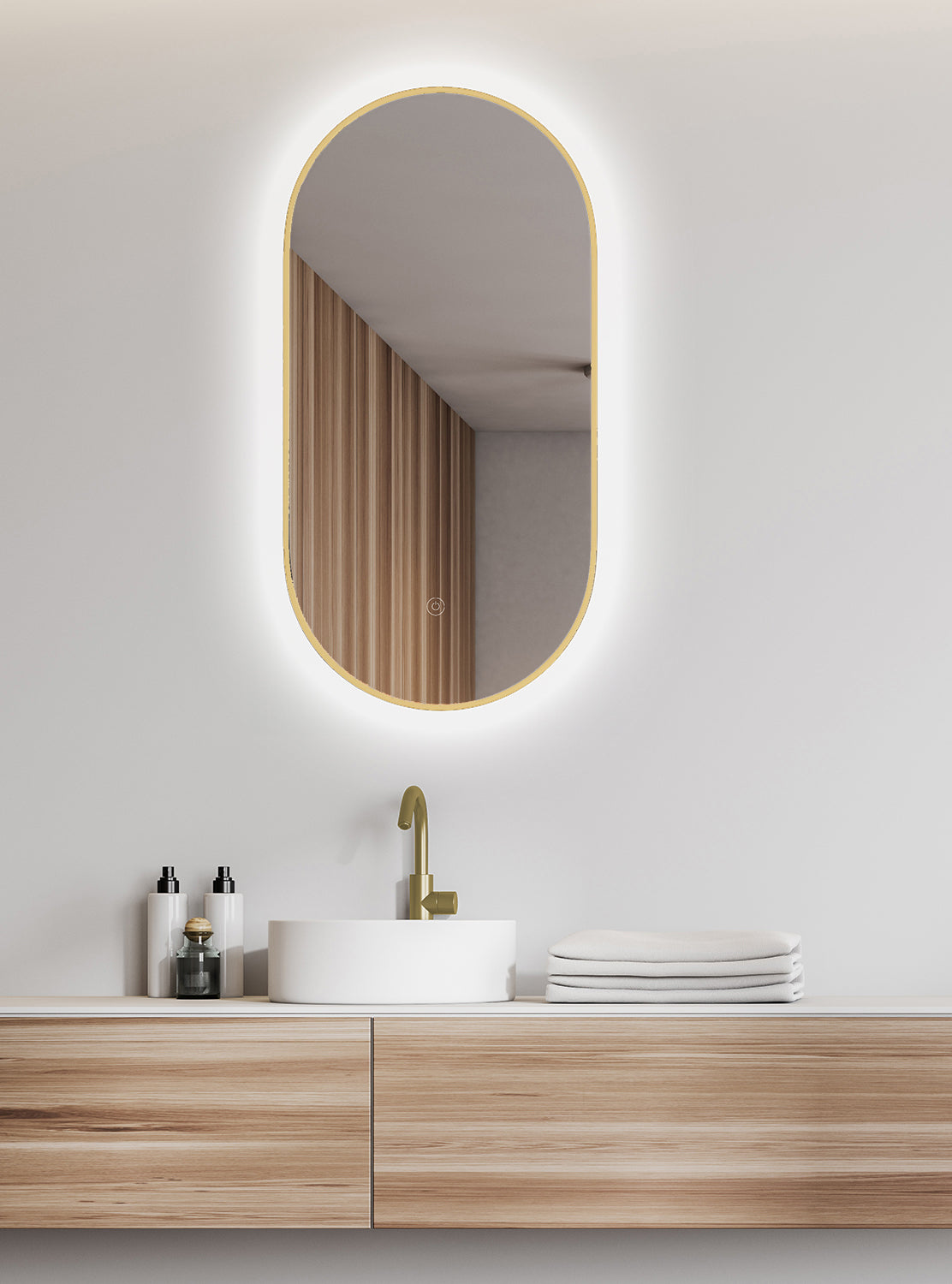 Wiesbaden Nomi spiegel met lijst ovaal met LED, dimbaar en spiegelverwarming 50 x 100 cm goud