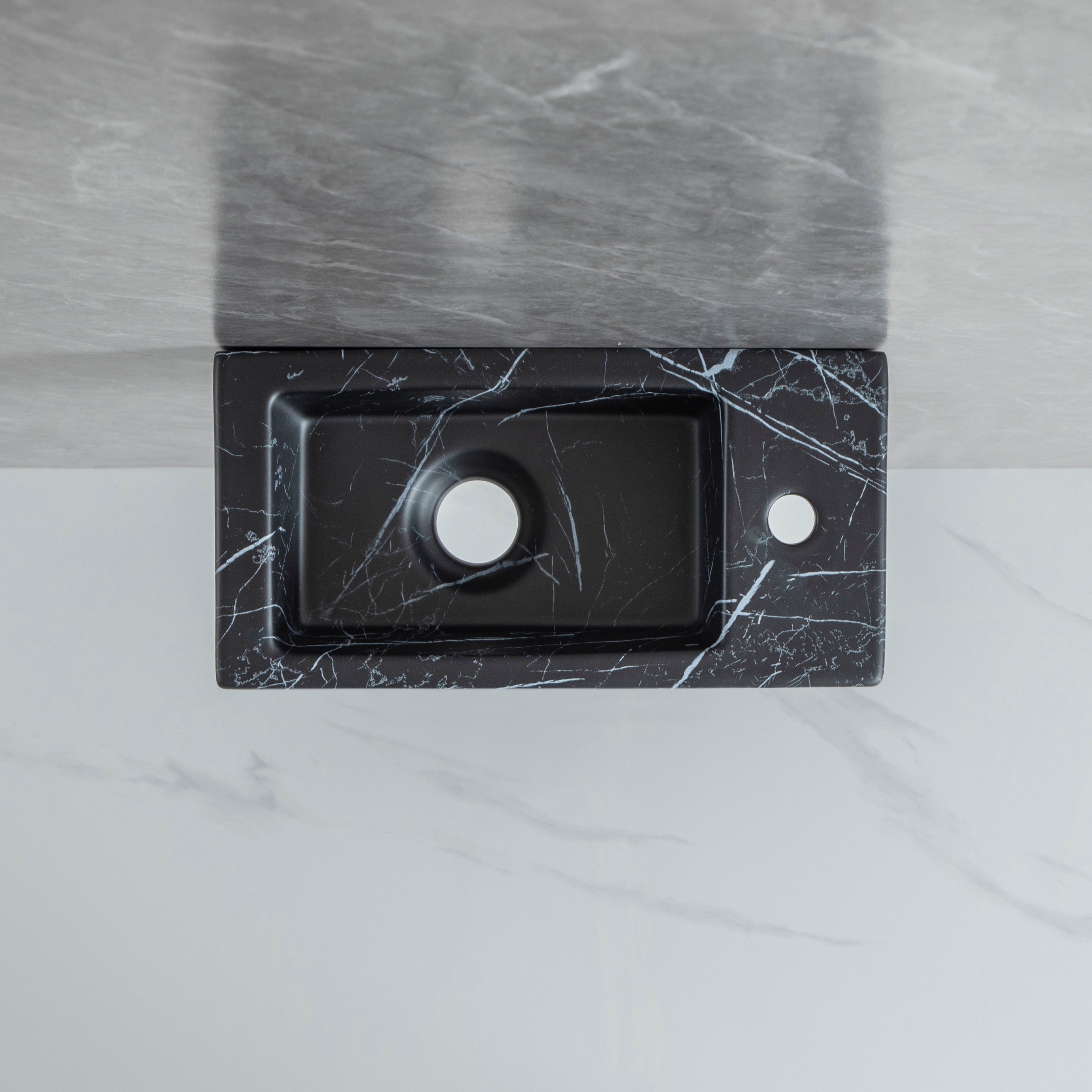 Allure-Black Fontein Rechts 36 x 18 x 9 cm