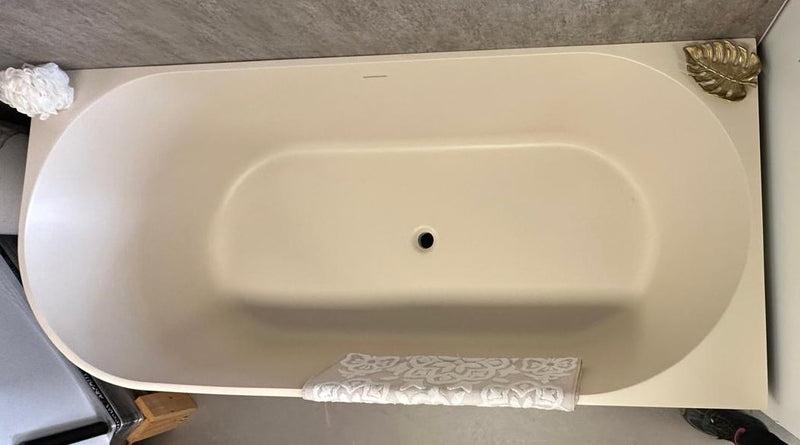 Ligbad Arcqua Pinto Back To Wall Hoekbad Mat Zand Cast Marble