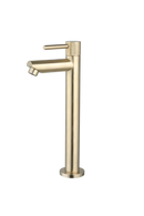 Luzi Fonteinkraan hoog rond Goud Geborsteld met geribbeld knop