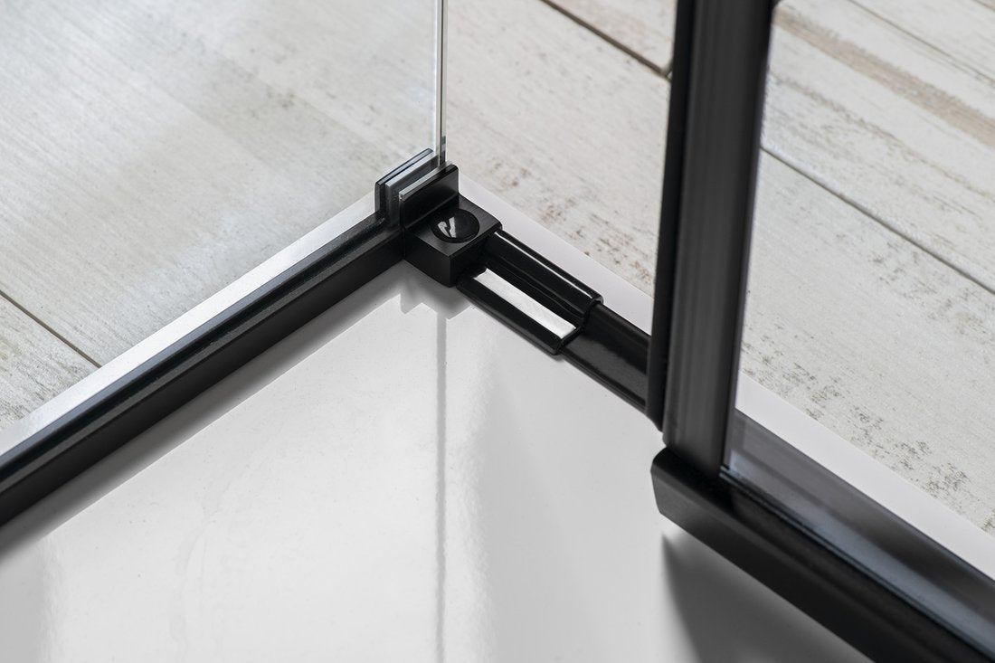 Detail van glas en zwart van Altis douchecabine