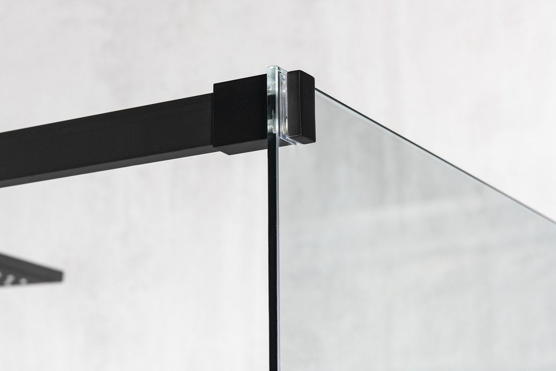 Detail van glas en zwart van Altis douchecabine