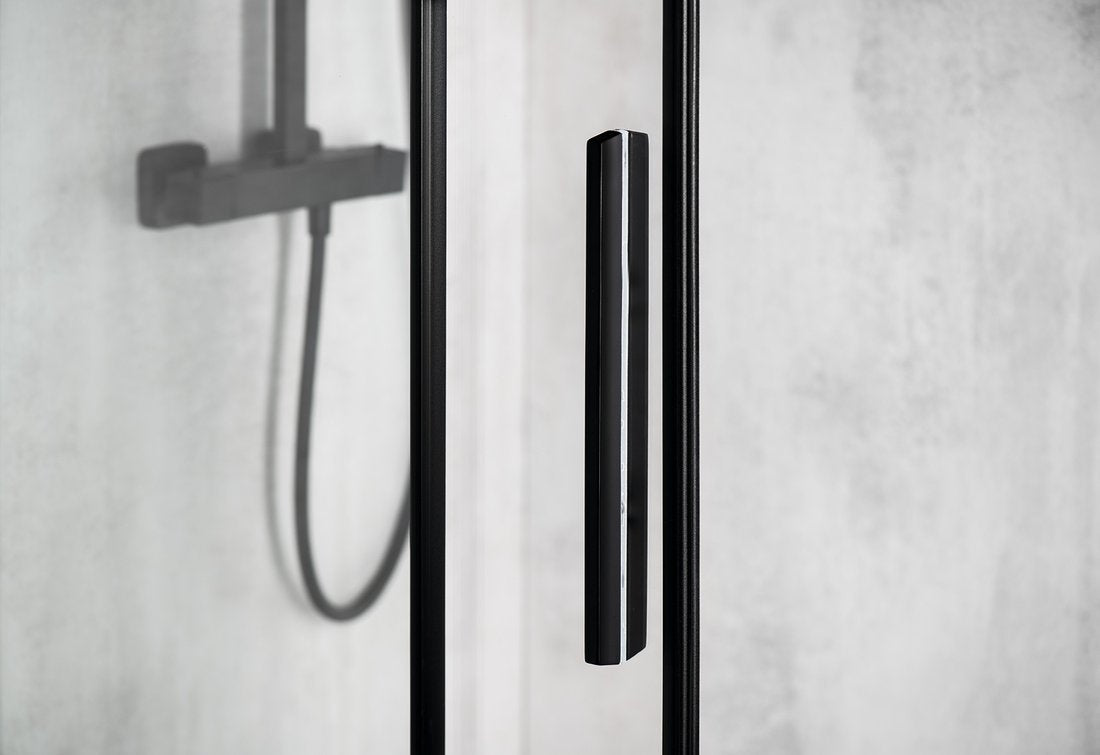Detail van glas en zwart van Altis douchecabine