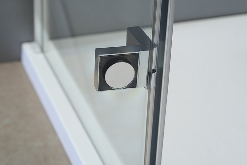 Detail van glas en chroom van Polysan Rechthoek douchecabine