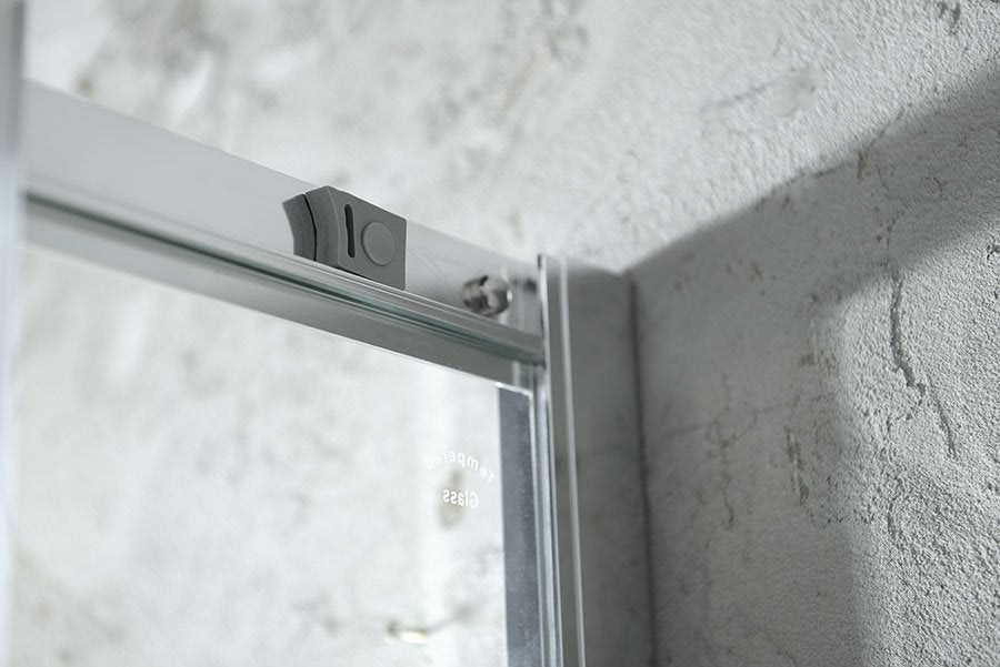 Detail van glas en chroom van Aqualine Arleta douchecabine